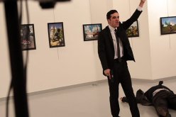 مقتل السفير الروسي لدى تركيا إثر هجوم مسلح