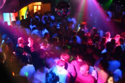 بالفيديو .. آيات قرآنية في حفل ساخب بملهلى ليلي في لبنان