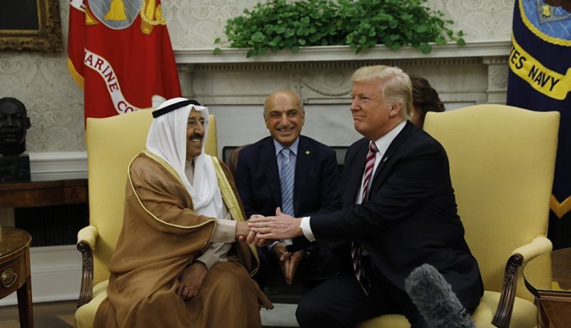 ترامب يبحث مع أمير الكويت سُبل حل الأزمة الخليج