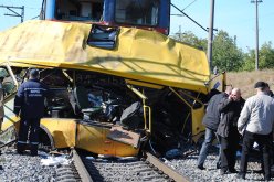 إصطدام حافلة بقطار يخلف 18 قتيلا بـ روسيا