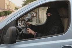 بعد حظر دام 70 عاما.. المرأة السعودية تقود السيارة