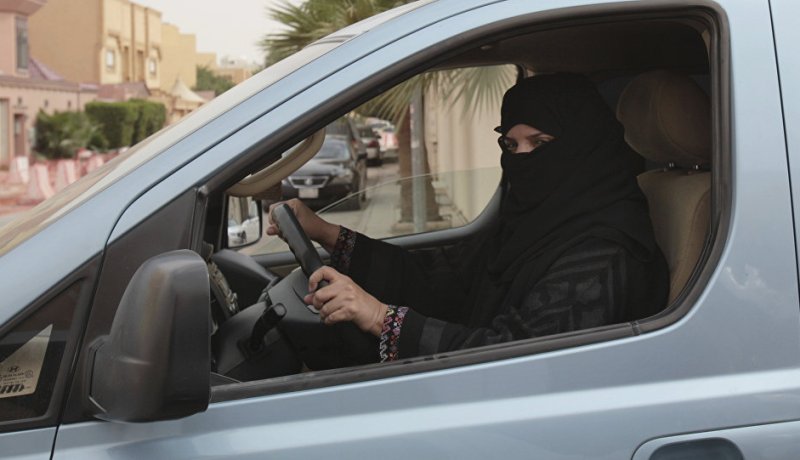 بعد حظر دام 70 عاما.. المرأة السعودية تقود السيارة