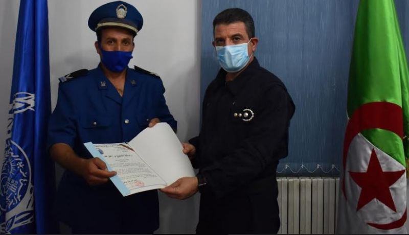 غليزان: تكريم حافظ أول للشرطة تبرع براتبه الشهري لمكافحة كورونا