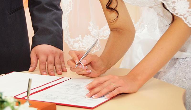 مشكلتي في جمالي لأنه أتعبني.. فهل أجد من يعينني ويحميني؟
