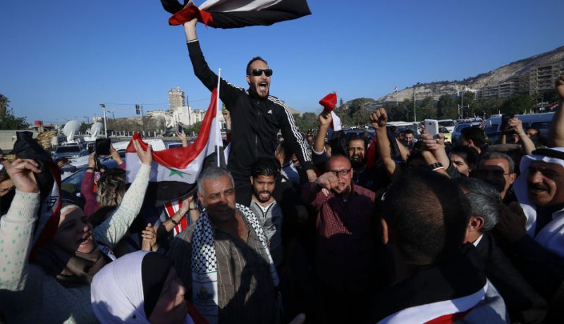 الآلاف من السوريين يخرجون في مظاهرات للتنديد بالعدوان الثلاثي