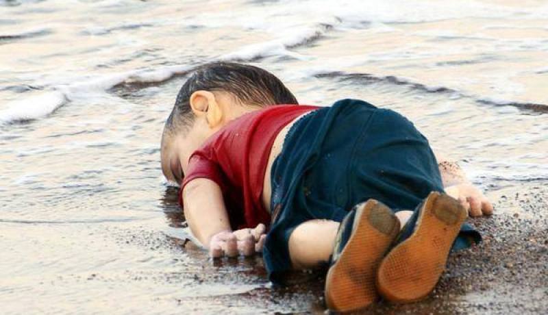 فيديو صادم لطفل سوري غريق على الشواطئ التركية
