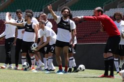 بالصور.. محمد صلاح يندمج في تدريبات الفراعنة ويريح المصريين