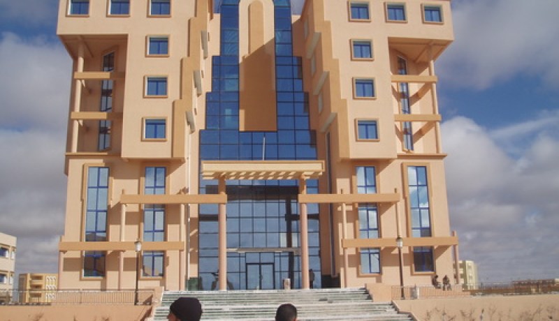 حارس بالاقامة الجامعية حي الأمل للبنات يتعرض لطعنات على الصدر بالجلفة
