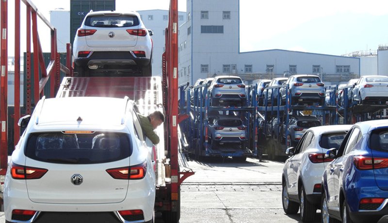 وزير الصناعة.. سعر السيارة “لا يمثل أولوية اجتماعية” للحكومة لكونه “لا يمثل حاجة أساسية”