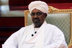 الشرطة السودانية تنفي أنباء عن محاولة لتهريب البشير