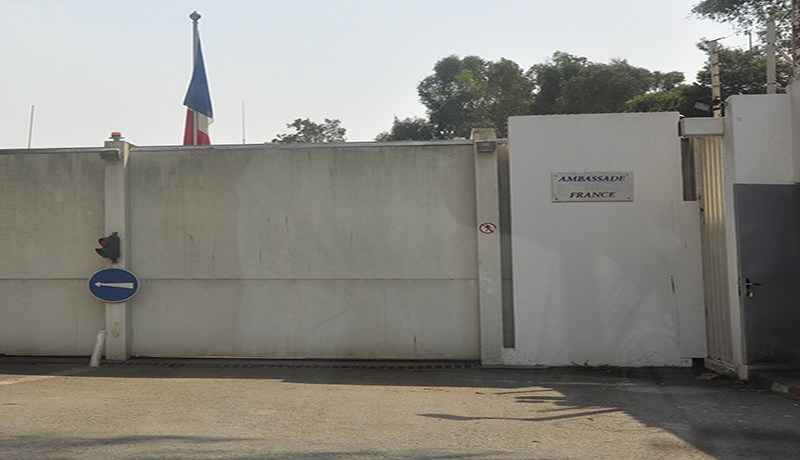 فرنسا تفتح سجل التعازي للجزائريين