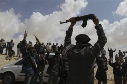 استئناف المعارك في البريقة والثوار على مشارف المدينة