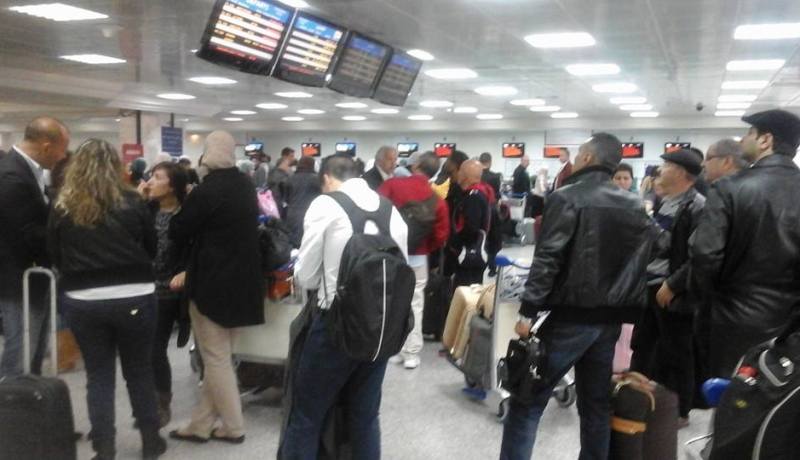بالصور فوضى عارمة في مطار قرطاج بسبب الجوية الجزائرية