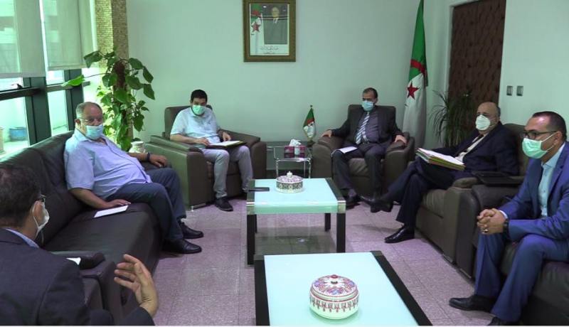 وزير التجارة يجتمع بنقابة الصيادلة