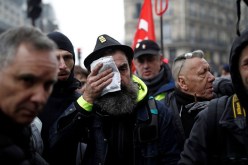 اشتباكات بين متظاهرين والشرطة الفرنسية في باريس