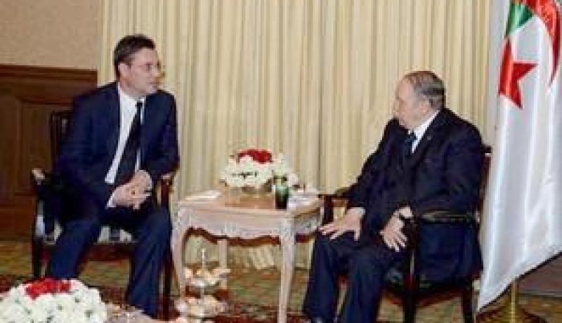 بوتفليقة يستقبل سفير فنزويلا والتشيك