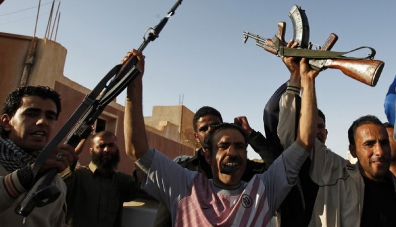 قوات القذافي تستعيد راس لانوف والثوار يتراجعون شرقا