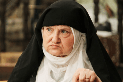 بالصورة..انطوانيت نجيب بشعر أشقر وفستان زفاف بعمر 87 عاما