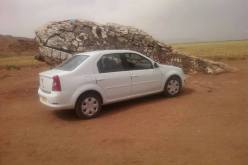 صخرة عجيبة تقع بين ولايتي البيض والنعامة وبالتحديد قرب قرية القبلية