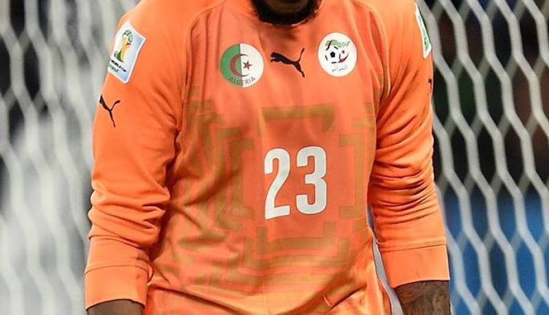 ” الفيفا “تختار الحارس الجزائري رايس مبولحي رجل اللقاء