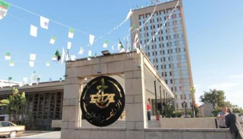 تنحية المدير العام للإذاعة شعبان لوناكال وتعيين نصيرة شريذ مديرة القناة الثالثة