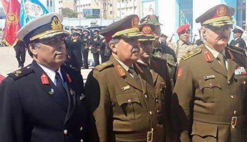 بالصور  حفتر يرسّم قائد الأركان العامة للجيش الليبي