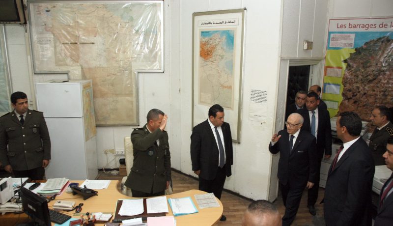 السبسي يعلن إغلاق الحدود البرية مع ليبيا