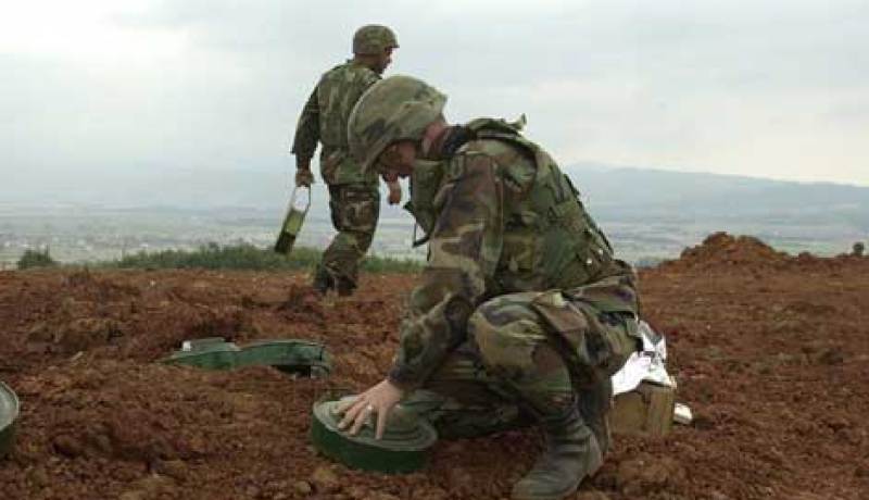 قوات الجيش تكتشف وتدمر 13 لغما بقسنطينة ومخبأين لمواد متفجرة بالبويرة