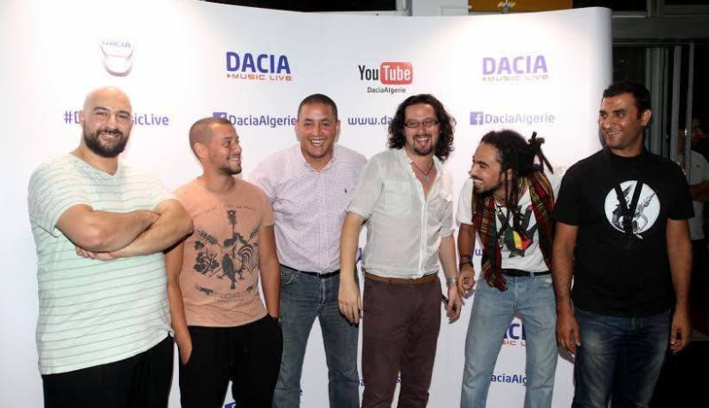 جمعاوي أفريكا وأورانج بلوسوم تمتعان جمهور بهو البريد المركزي