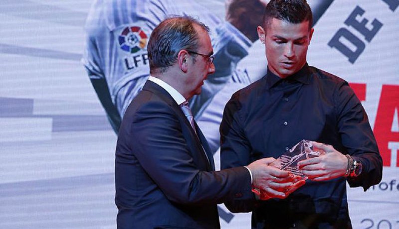 رونالدو يتوج بجائزة أفضل لاعب في إسبانيا