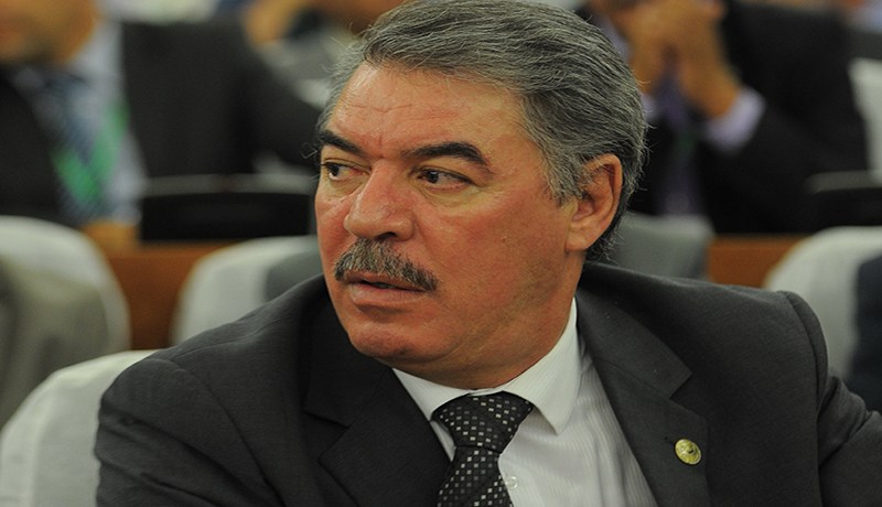 حجار ما يفرّطش في الشريك الاجتماعي