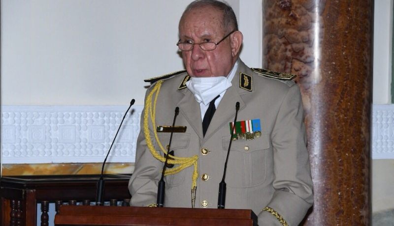 الفريق شنڨريحة يهنئ مستخدمي الجيش بمناسبة الذكرى الـ 58 لعيد الاستقلال