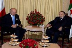 الرئيس بوتفليقة يستقبل وزير الشؤون الخارجية الفرنسي