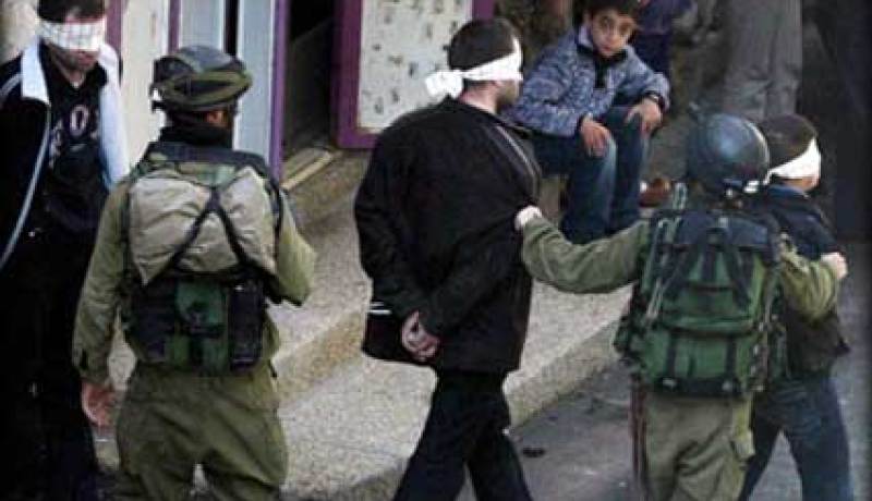 قوات الاحتلال تعتقل 4 فلسطينيين في الخليل جنوب الضفة الغربية