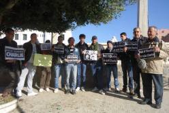 صور لقرابة 20 شخص من منطقة القبائل يشاركون في مظاهرة تضامنا مع شارلي ايبدو