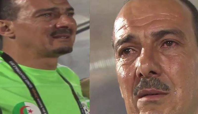 فيديو يظهر بكاء مساعد مدرب المنتخب الجزائري اثناء تادية النشيد الوطني في مباراة جنوب افريقيا
