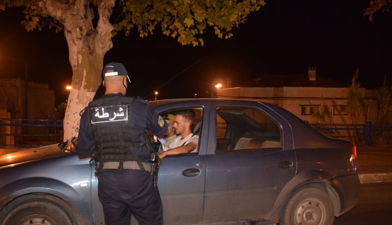 أمن جيجل يوزع 1500 كمامة على المواطنين