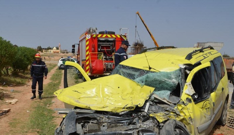 قتيل و7 جرحى إثر اصطدام سيارة بشاحنة في الجلفة
