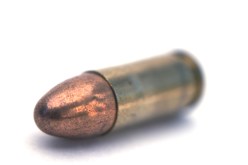 حجز 76 رصاصة و  5 هواتف نقالة في غيليزان