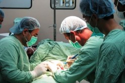 عمليات جراحية مجانية لفائدة عدد من المصابين بأمراض العيون بالوادي