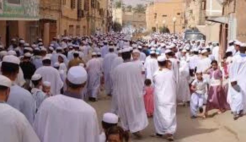 الميئات من المزابيين يخرجون الى الشوارع للمطالبة بإسكان العائلات التي خربت بيوتها