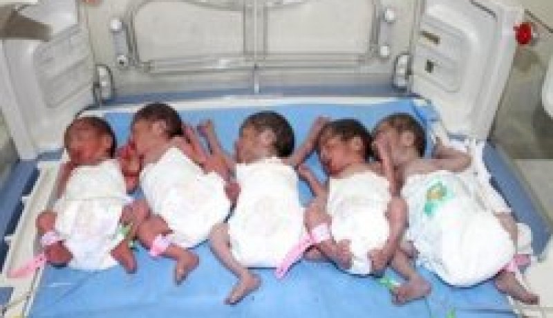 امرأة في الثلاثينيات تلد 5 توائم عبر ولادة طبيعية في باتنة و الاب بطال