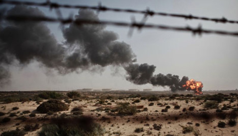 غارة جوية ثانية قرب نقطة تفتيش للثوار على مقربة من راس لانوف شرق ليبيا