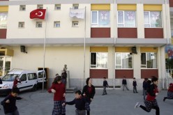 إصابة 10 طلاب في هجوم بالسكاكين على مدرسة في محافظة بطمان التركية