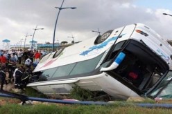 إصابة 10 أشخاص بجروح في حادث اصطدام بين حافلة و سيارة سياحية في سكيكدة