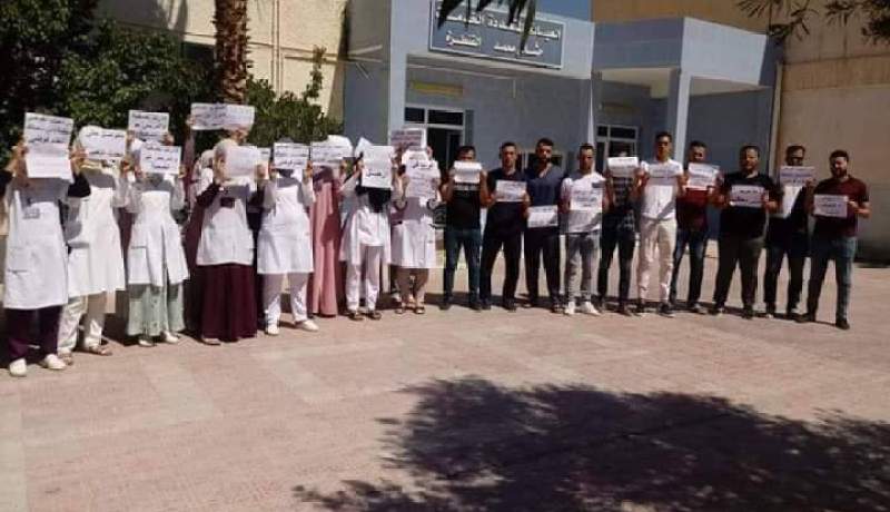 عمال المؤسسة العمومية للصحة الجوارية ببسكرة يحتجون لليوم الـ38