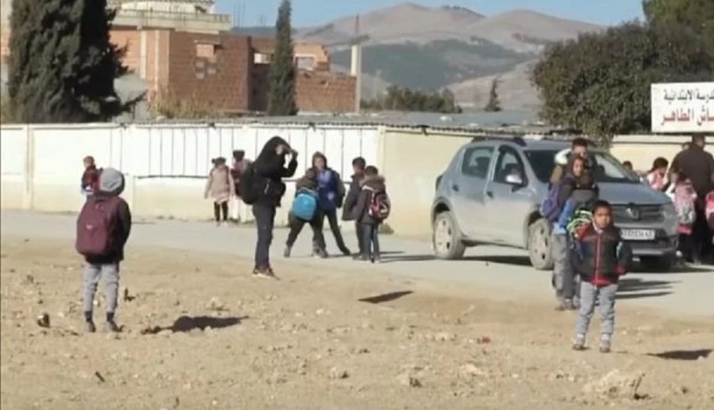 ميلة..تلاميذ يواجهون خطر حوادث المرور أمام مدارسهم