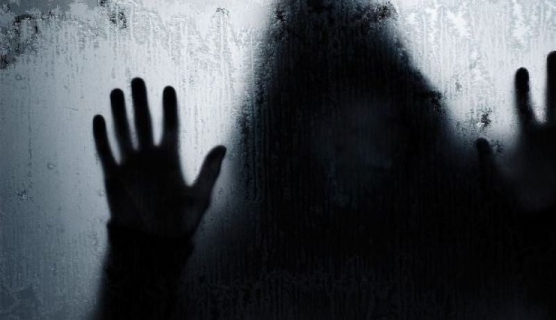 عارٍ من الثياب في الشارع… للصالح خير وللعاصي افتضاح