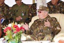 بالصور.. قايد صالح يشرف على تنفيذ تمرين تكتيكي بالذخيرة الحية بتمنراست