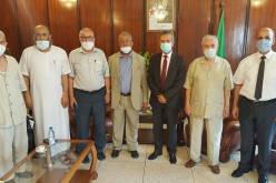 جمعية العلماء المسلمين الجزائريين تمنح وزير الصحة مستلزمات الوقاية من كورونا